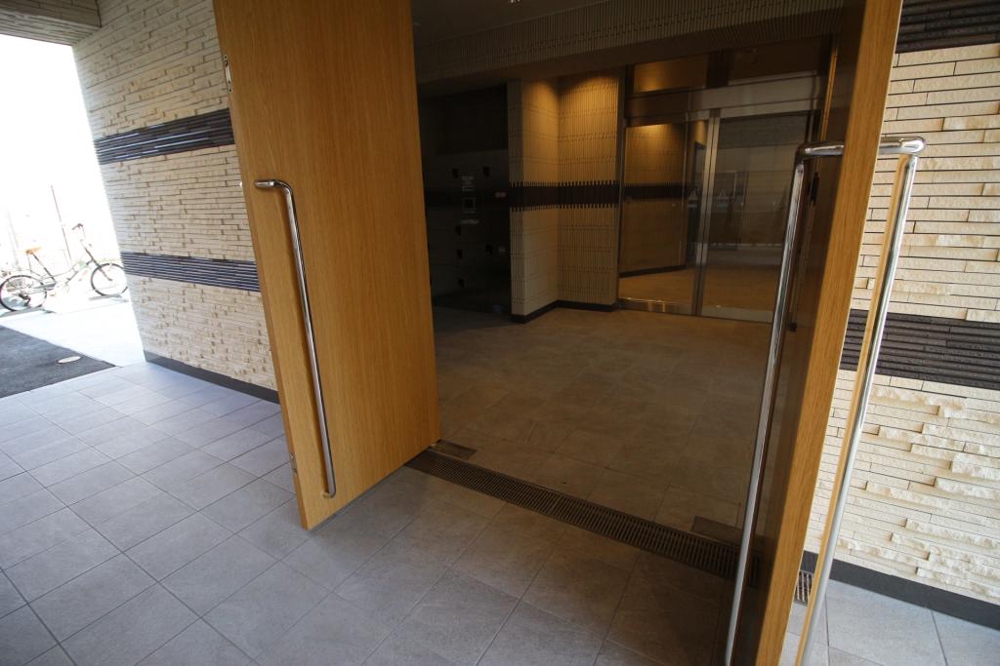 25/30 エントランス