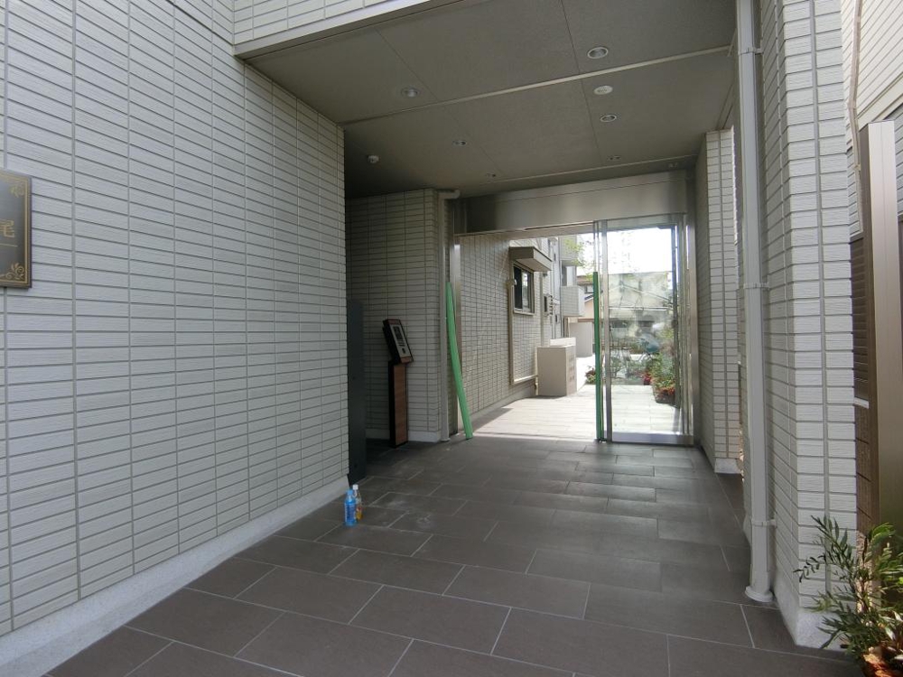 26/30 エントランス