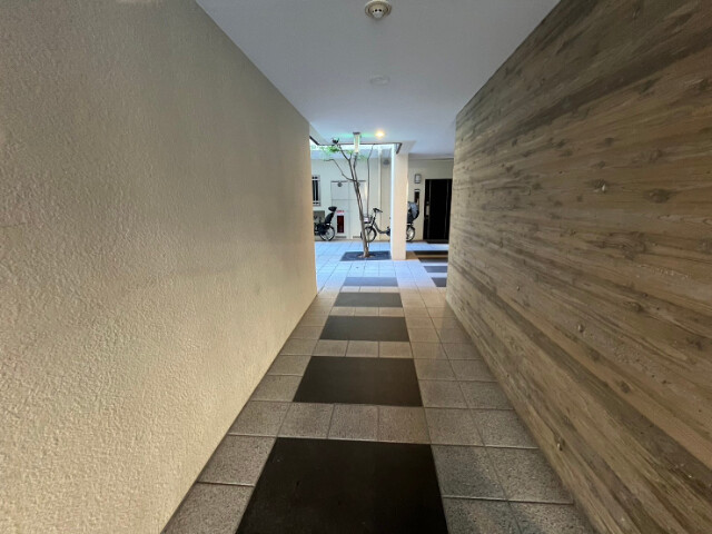 25/30 エントランス