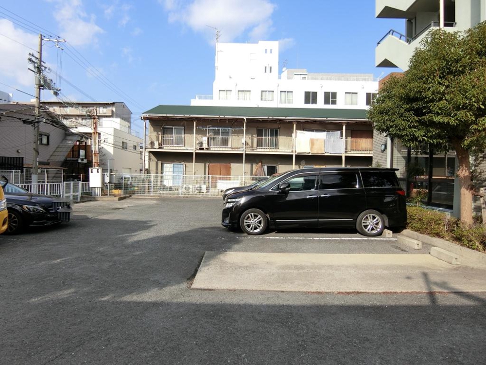 28/30 駐車場