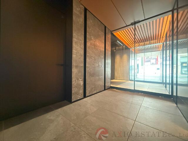 28/30 エントランス