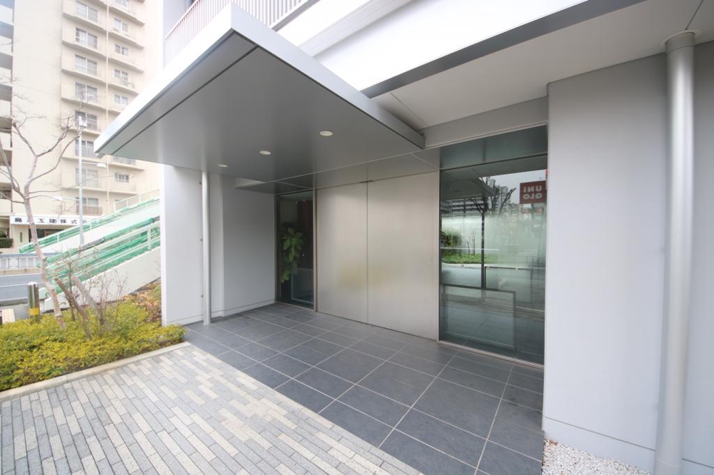 28/30 エントランス