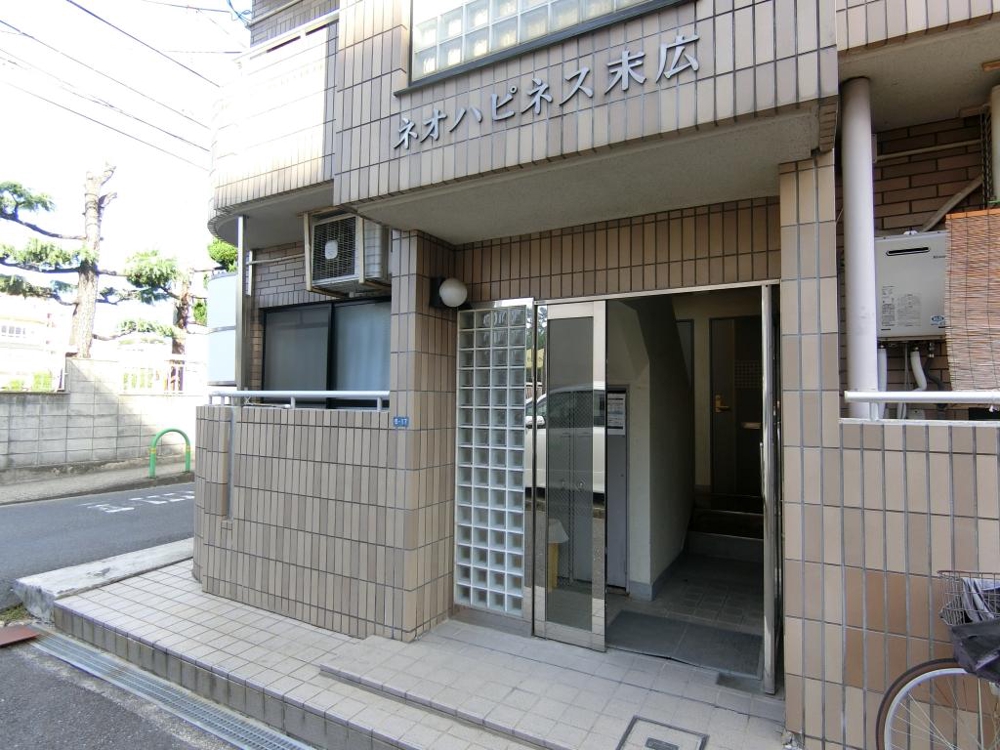 27/30 エントランス