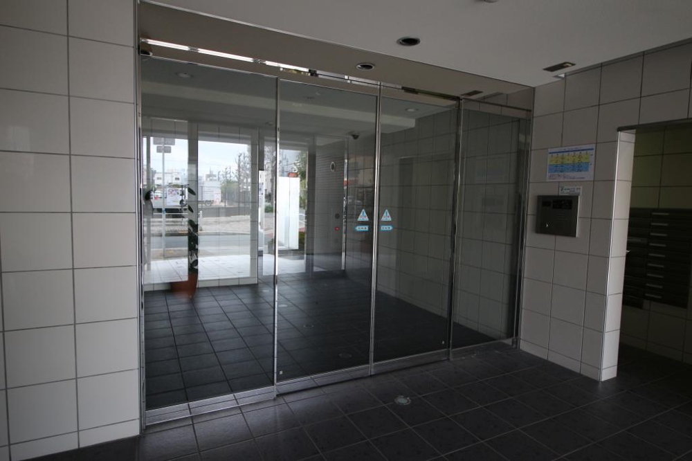 28/30 エントランス