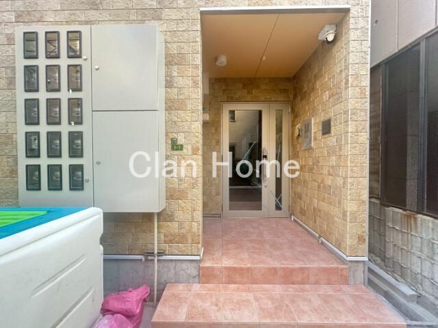 27/30 エントランス