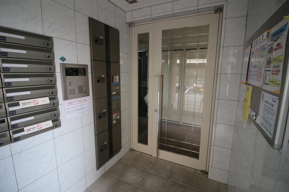 28/30 エントランス