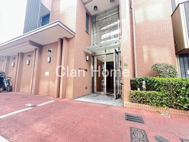 27/30 エントランス