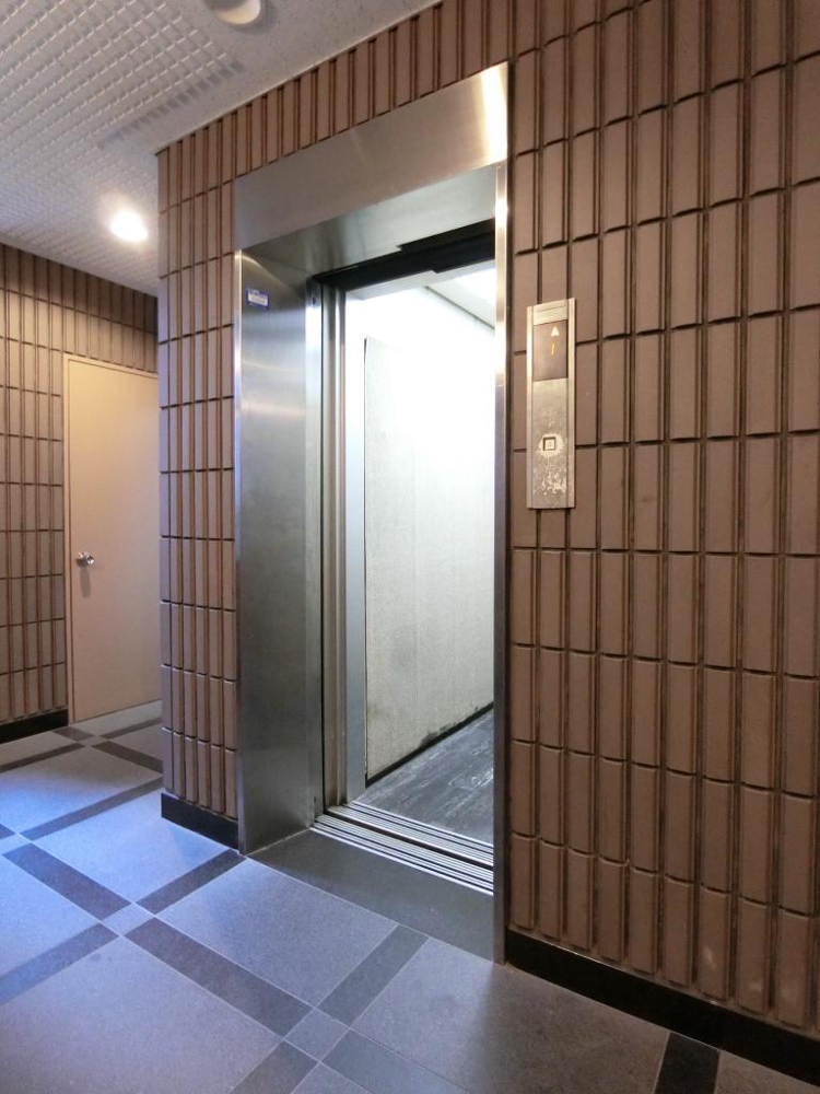 26/30 エントランス