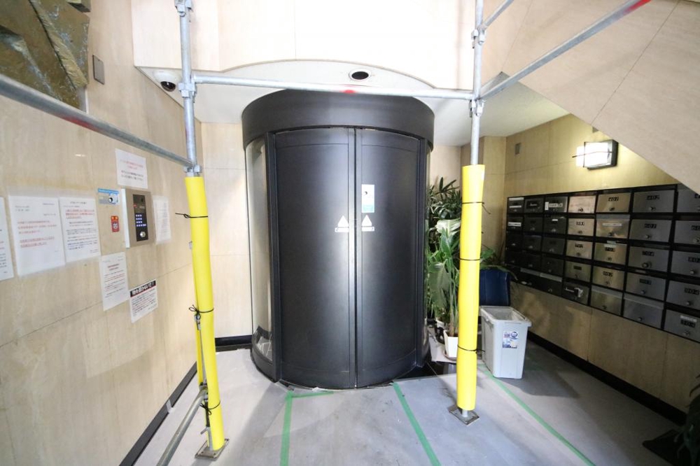 28/30 エントランス