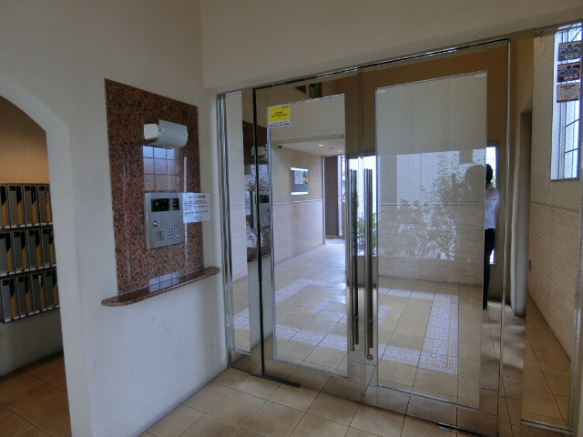 26/30 エントランス