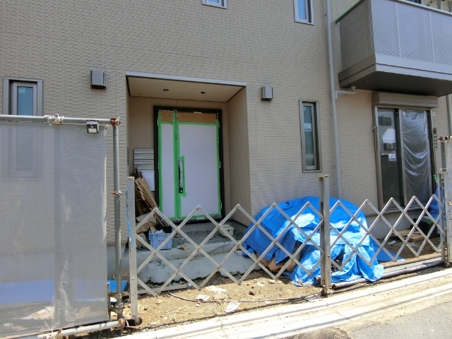 23/30 エントランス