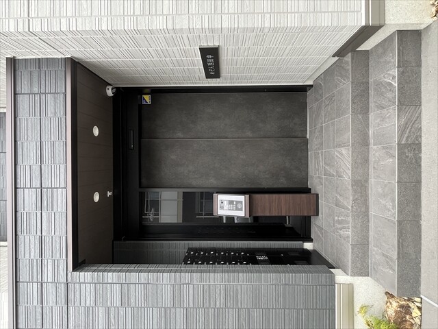 26/30 エントランス