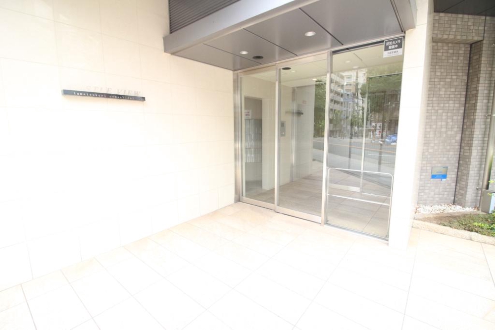 28/30 エントランス