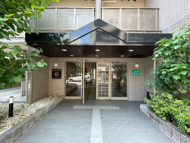 2/4 エントランス