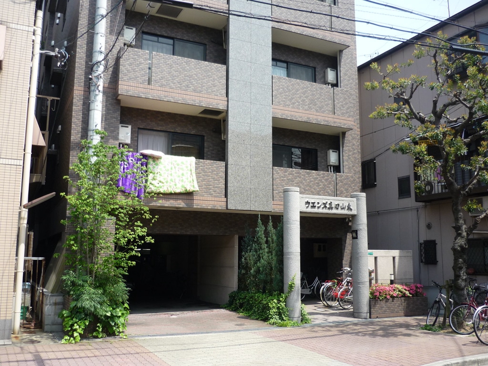 24/30 エントランス