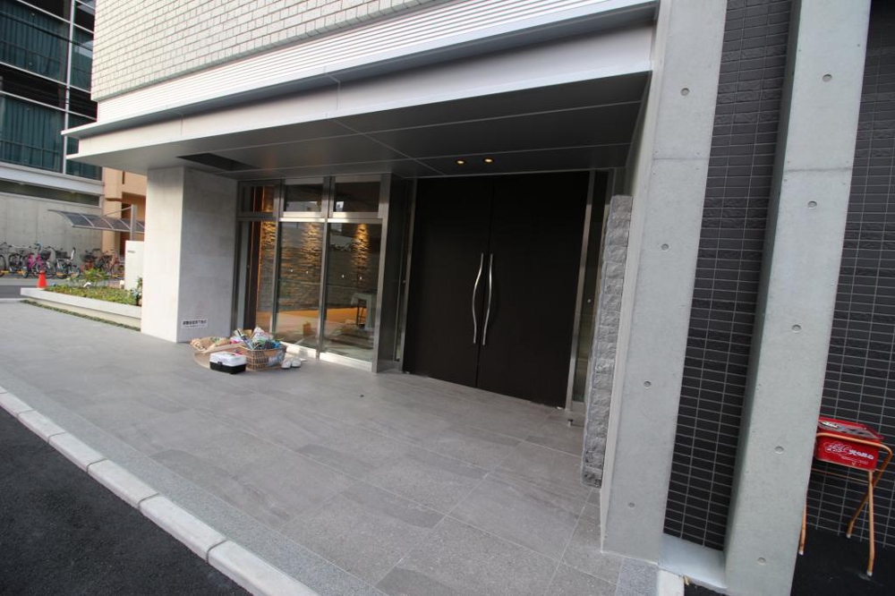 26/30 エントランス