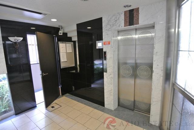 26/29 エントランス