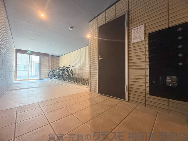 28/30 エントランス