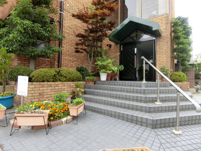 27/30 エントランス