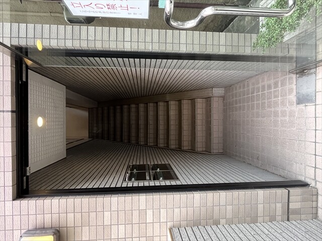 26/30 エントランス