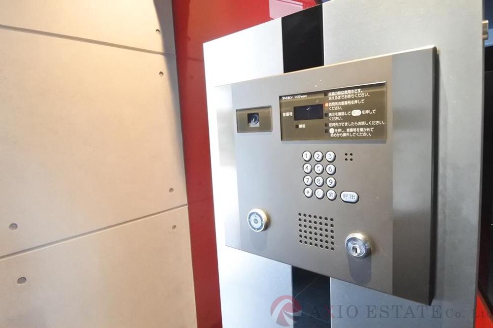 27/30 エントランス