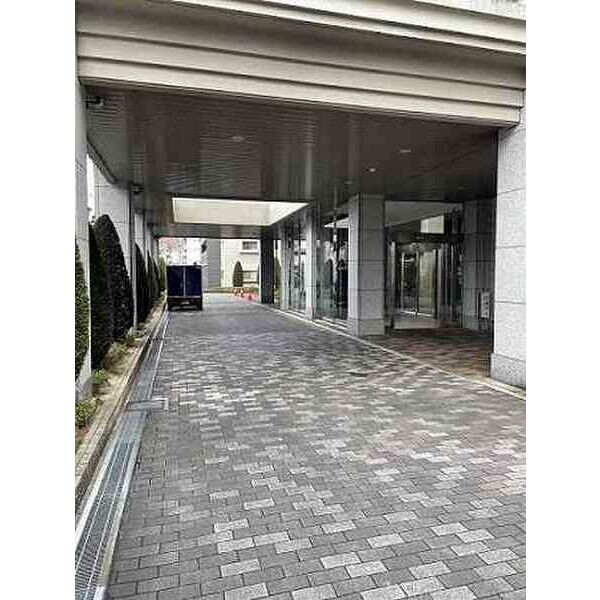 17/27 エントランス