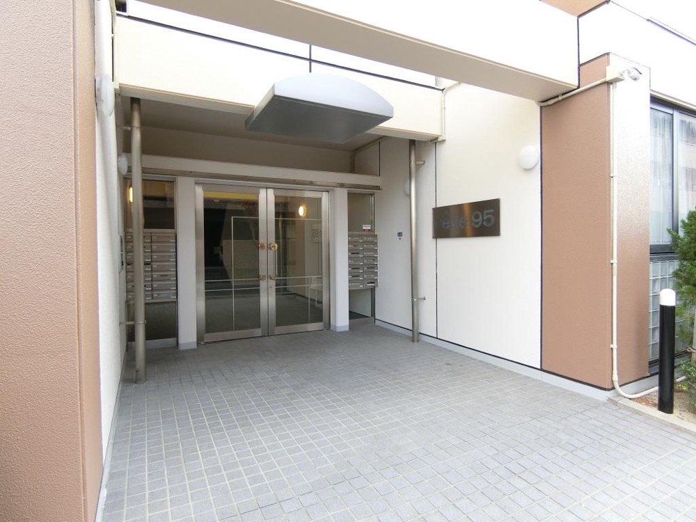 26/30 エントランス