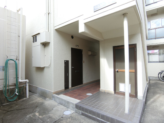 26/30 エントランス