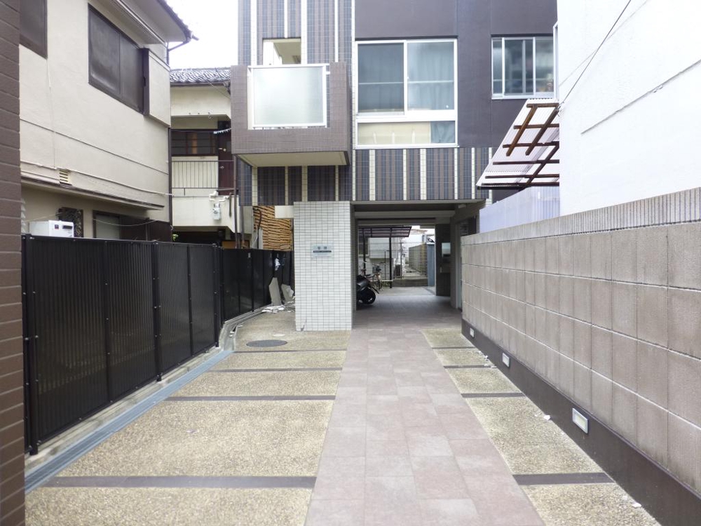 28/30 エントランス