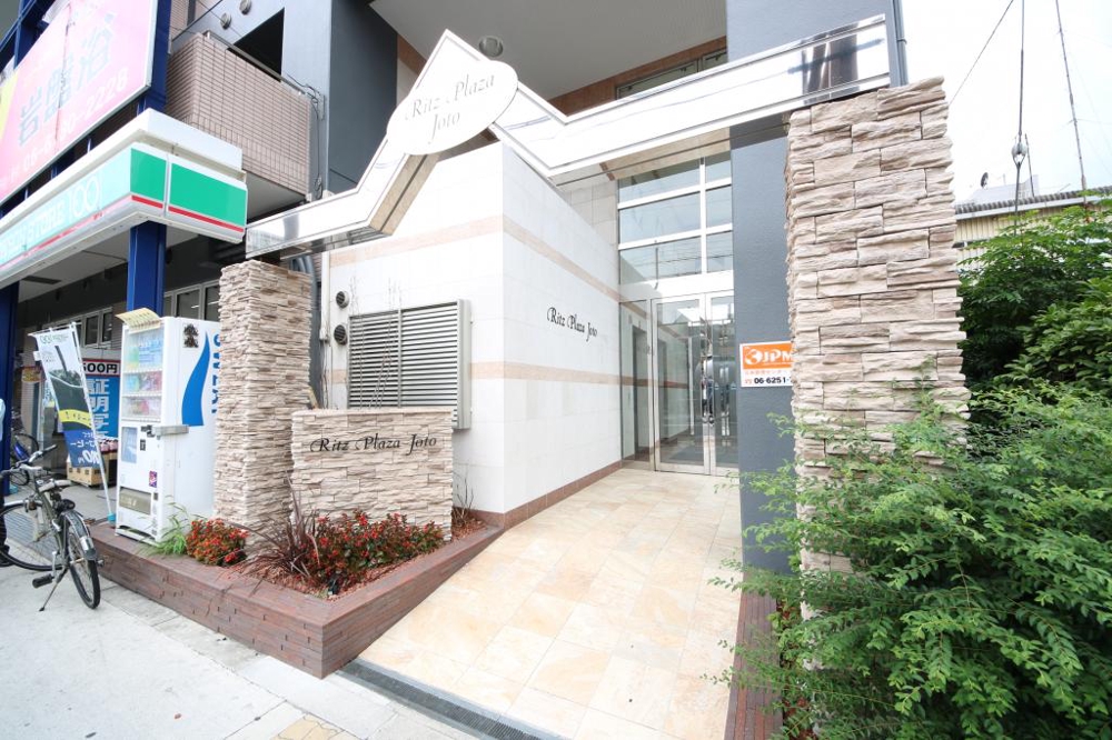 28/30 エントランス