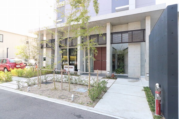 21/22 エントランス