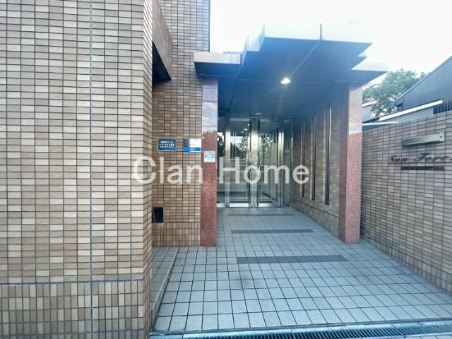 28/30 エントランス