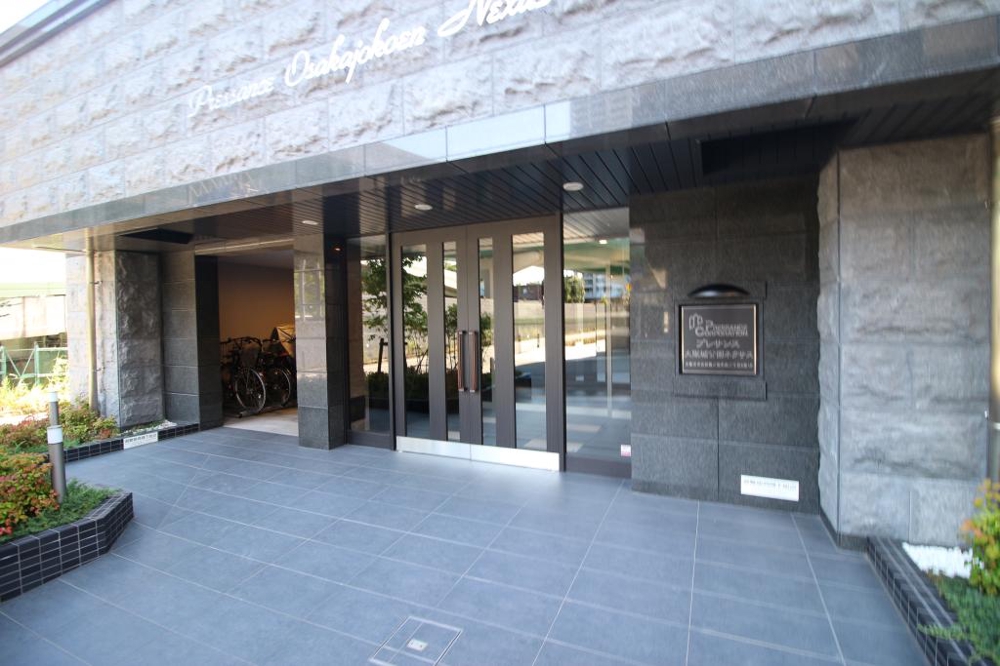 27/30 エントランス