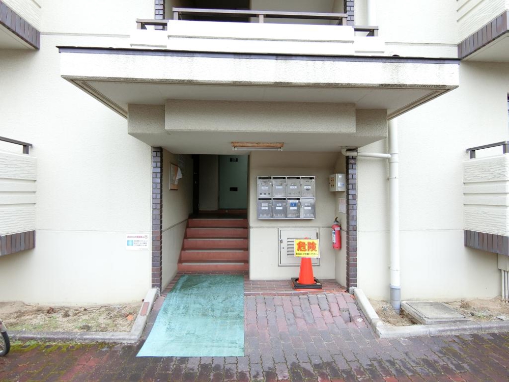 27/30 エントランス