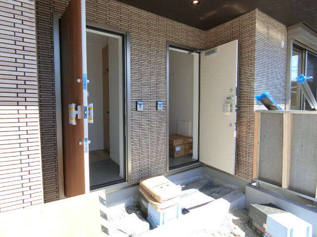 27/30 エントランス