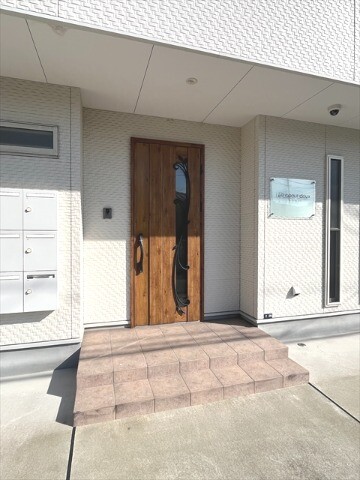 27/30 エントランス