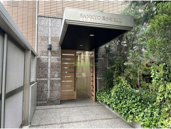 14/20 エントランス