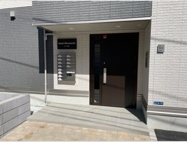 14/19 エントランス