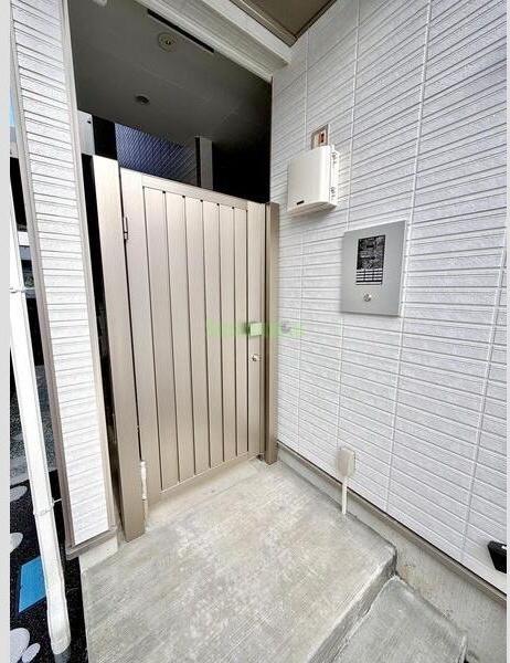 13/18 エントランス