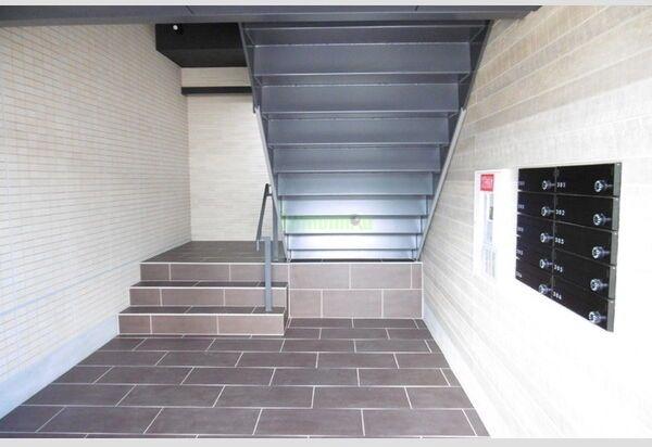 13/19 エントランス