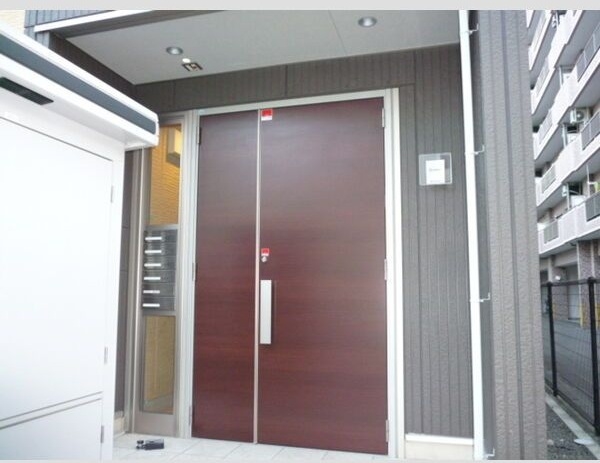 14/20 エントランス