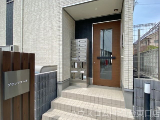 14/19 エントランス