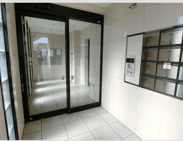 14/20 エントランス