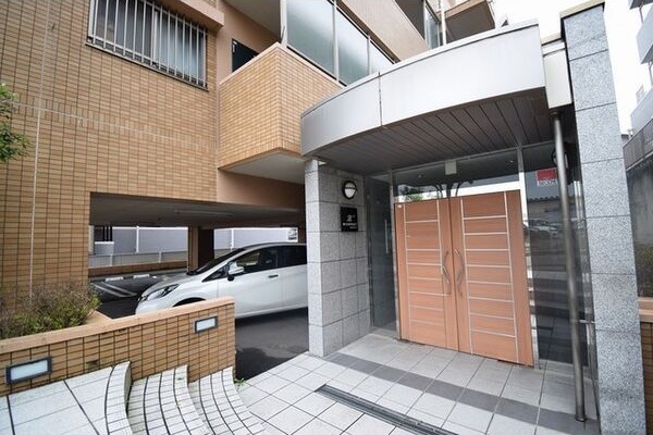 14/19 エントランス