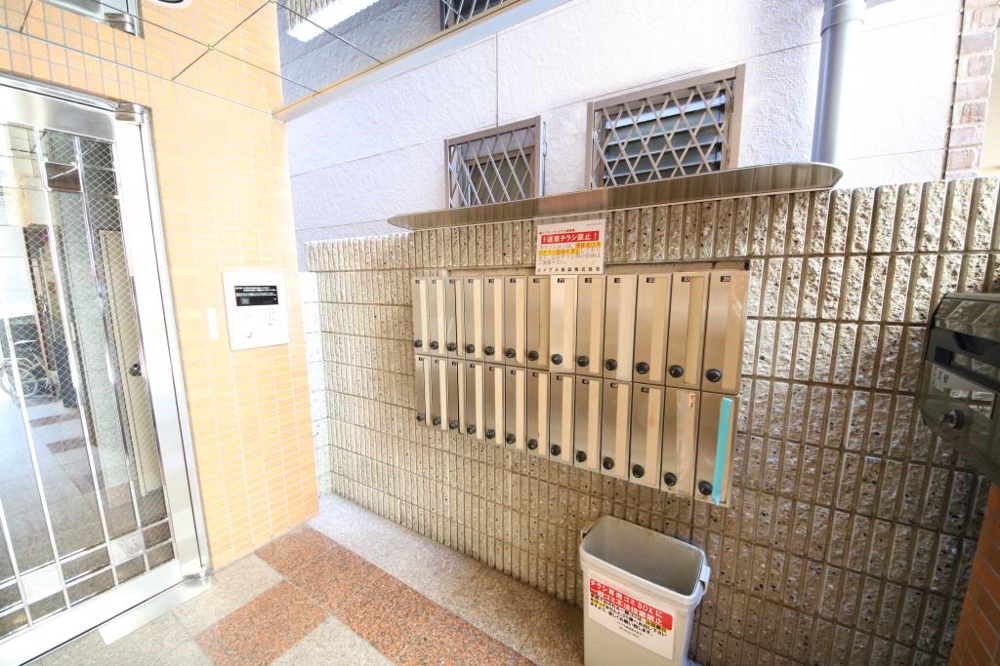 23/30 エントランス