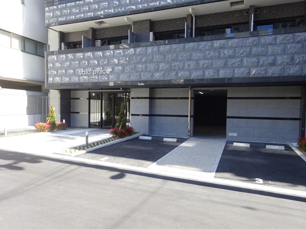 28/30 エントランス