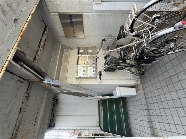 24/30 エントランス