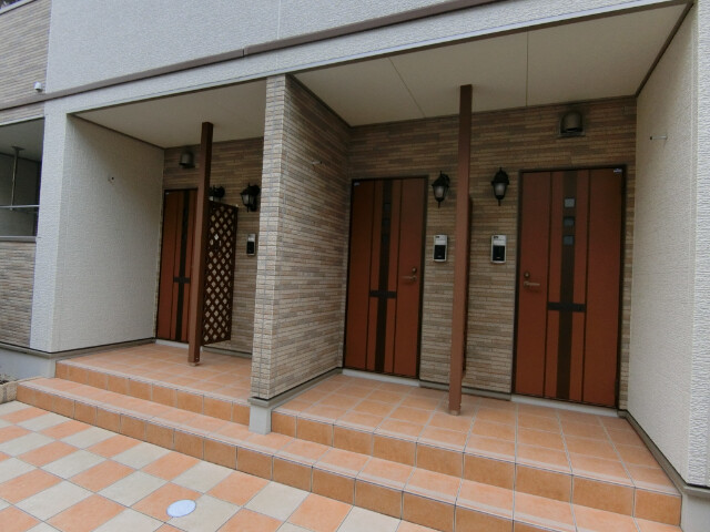 27/30 エントランス