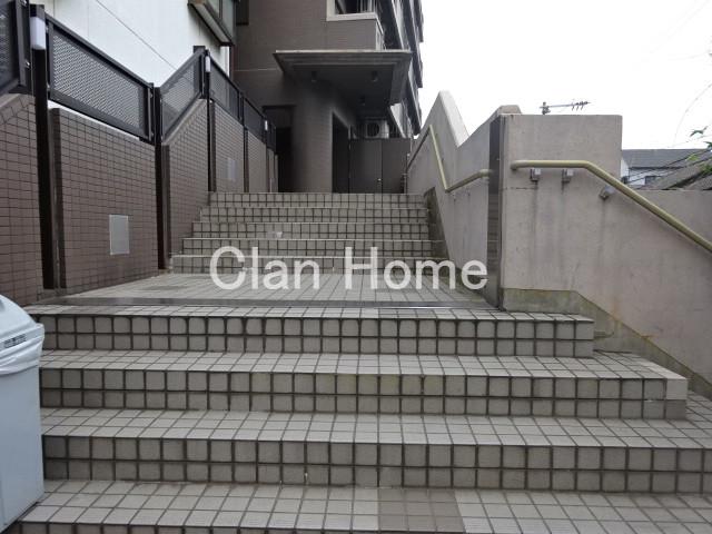 27/30 エントランス