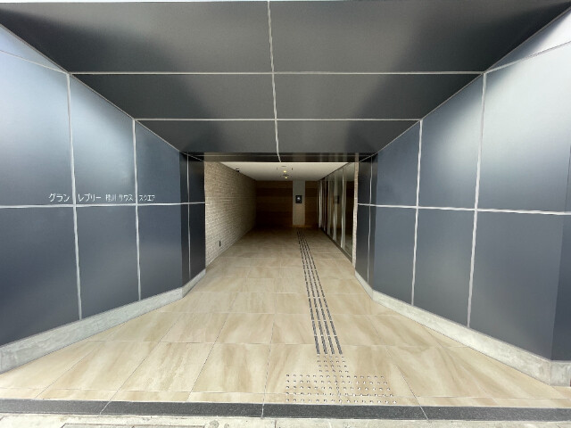 23/24 エントランス